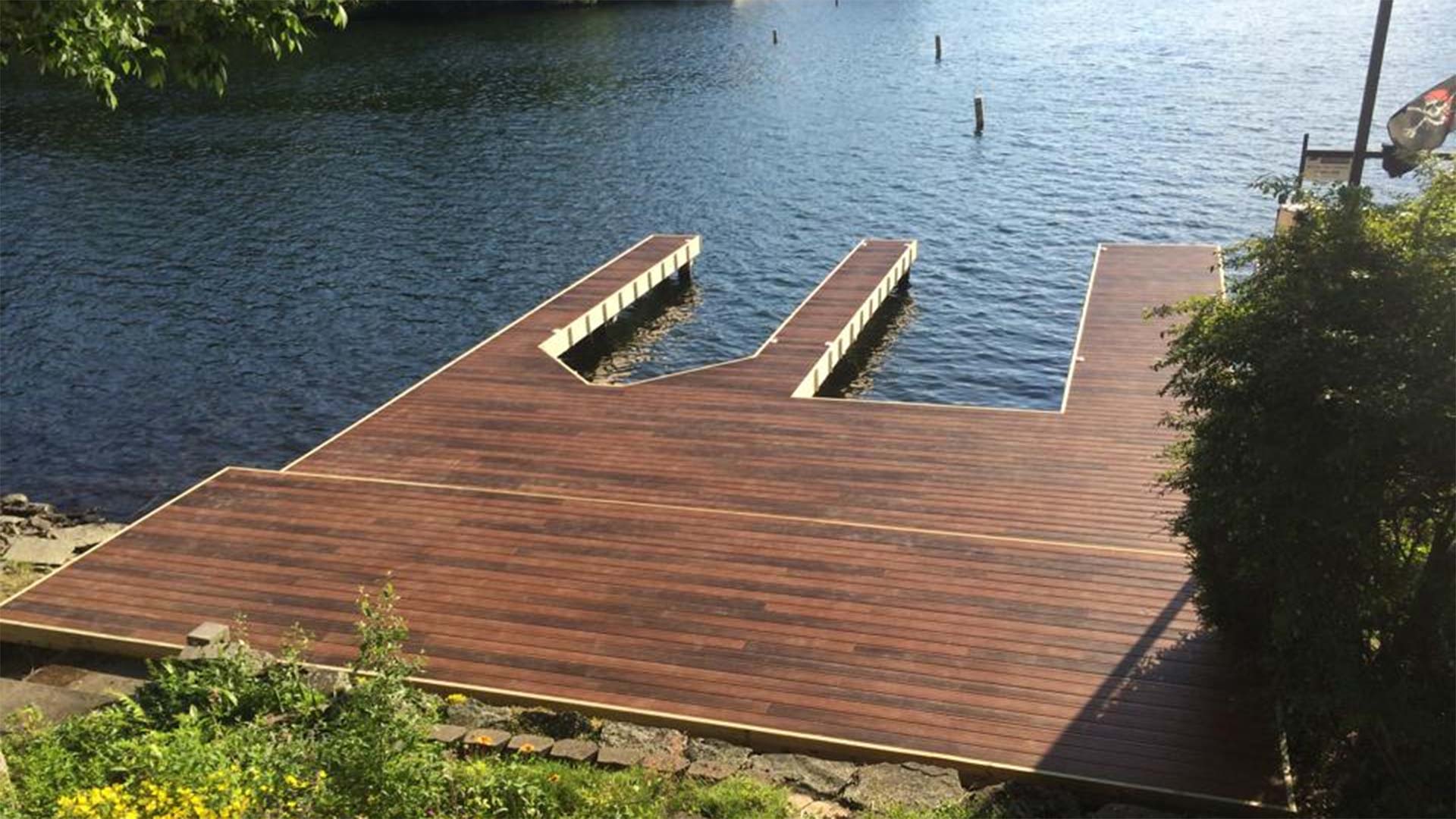Aerial view of waterfront solutions provided by MHW Dockworks, including docks, piers, and boat lifts for 
residential and commercial properties